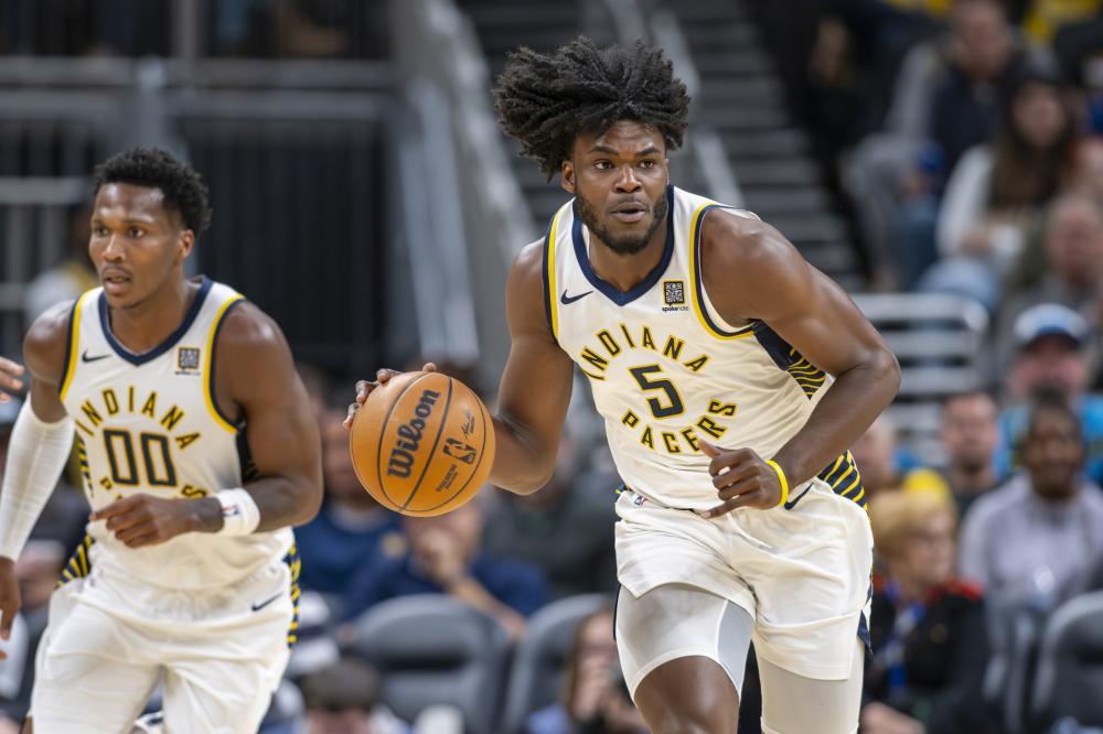 无羞耻心?北京惨遭上海22分大逆转,周琦个位数得分咧嘴大笑.